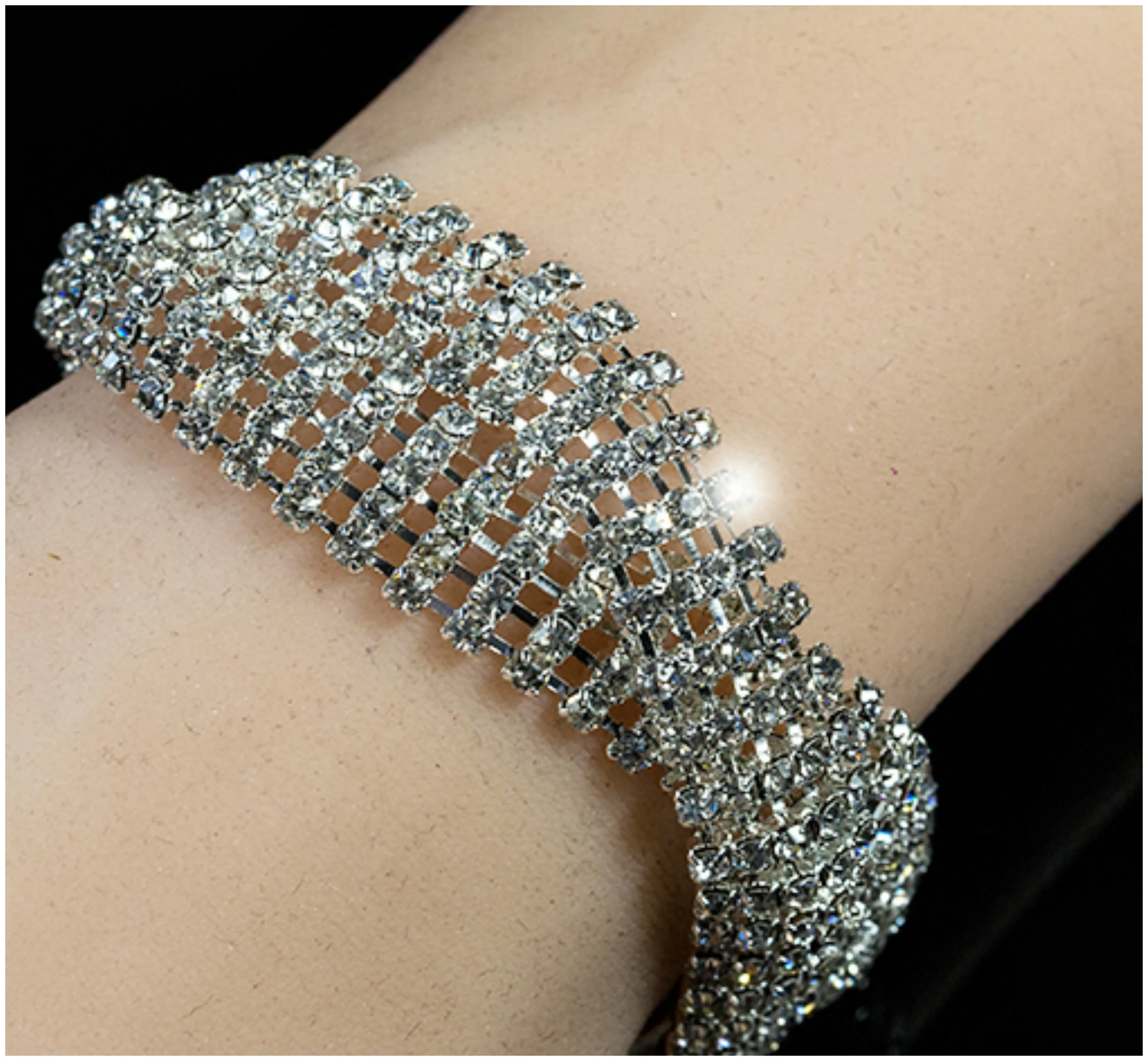 Jebel Romantic Twist Bracelet | Rhinestone